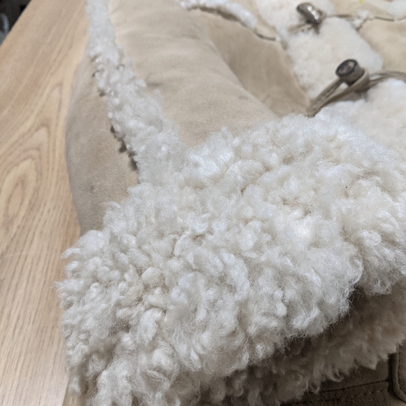 CHARITY FUNDRAISER - Authentic lambskin women's coat size small / medium - Picture 16 of 17